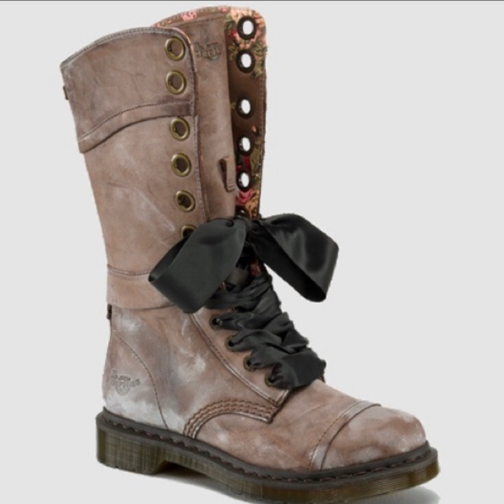 Doc Martens Triumph boot - vintage white wash